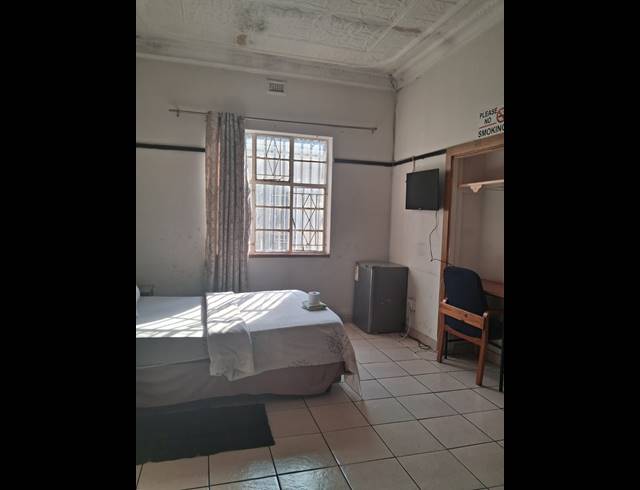 5 BEDROOM HOUSE FOR SALE IN VEREENIGING CENTRAL